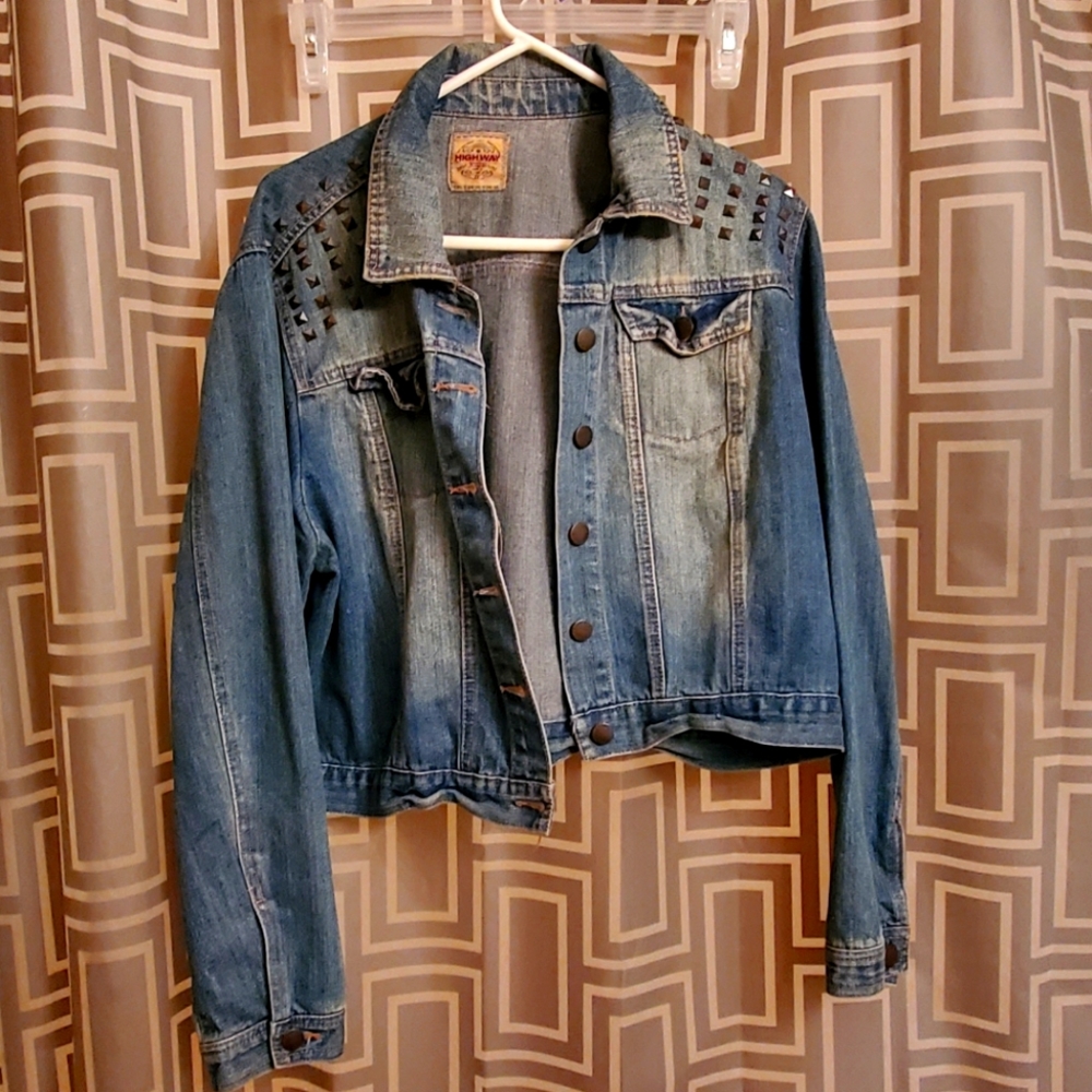 Cropped denim jacket with studded shoulders